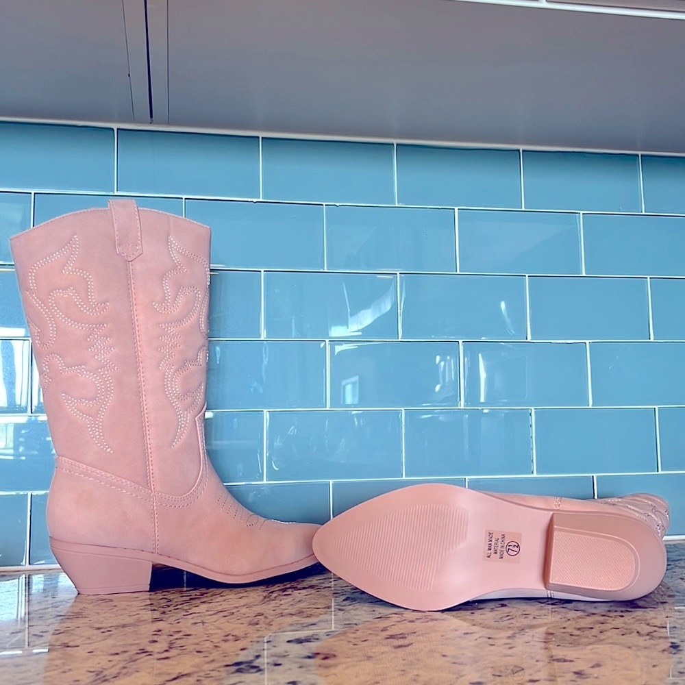 Women Cowboy Pointed Toe Knee High Pull On Boots. Dusty pink. Never been worn.
